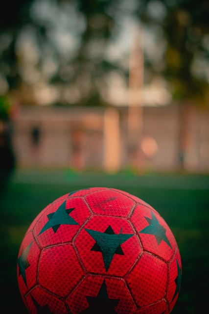 德甲战报：伯克特双响，卡明斯基闪击，法兰克福4-3险胜科隆