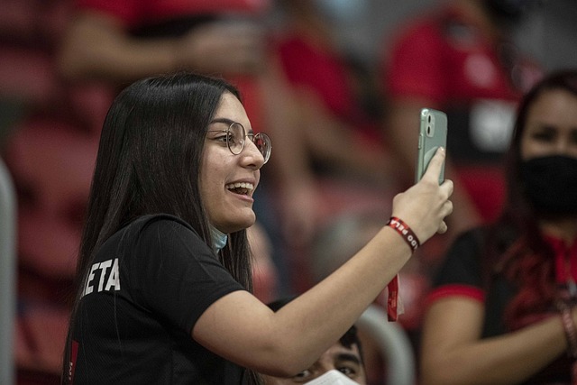 曼联无法复兴 阿莫林临场够差劲 主场1-1西汉姆联领先就乱换人