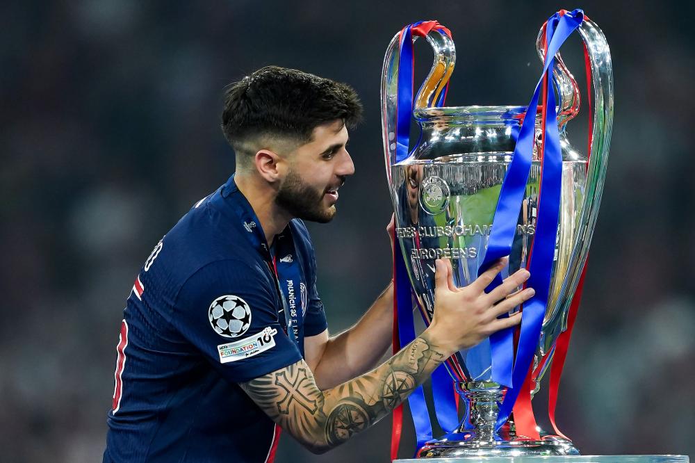 中场核心连续突破防守制造机会